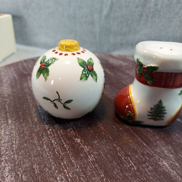 Spode Christmas Tree Figural Salt & Pepper Shakers 2.5" Ceramic Collectible Set - Picture 1 of 15